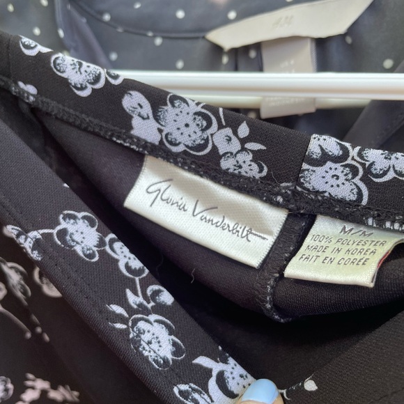 Black Patterned Skirt - Made in Korea! - Picture 2 of 2